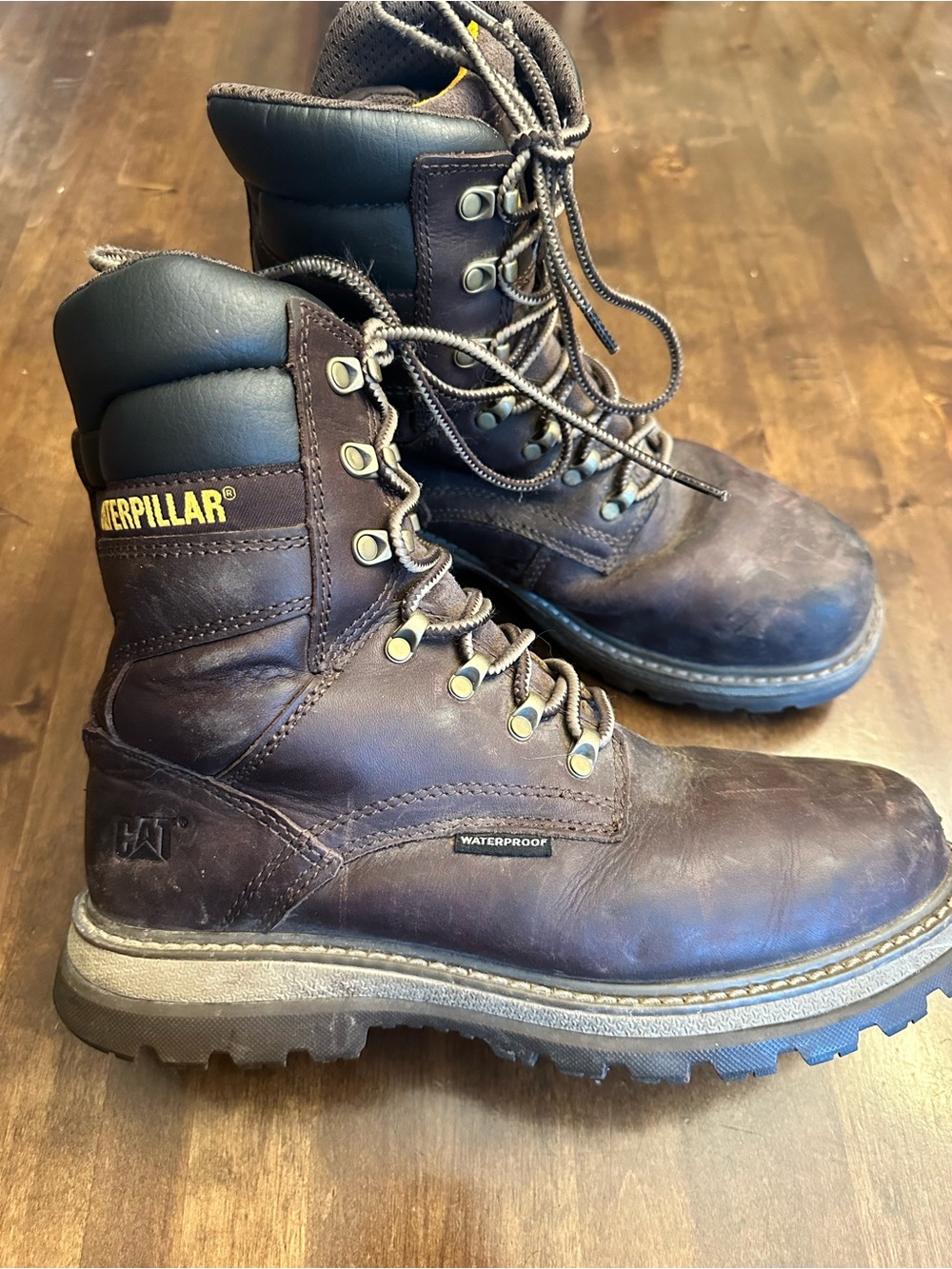 Caterpillar Men's waterproof steel toe work boots size 8.5